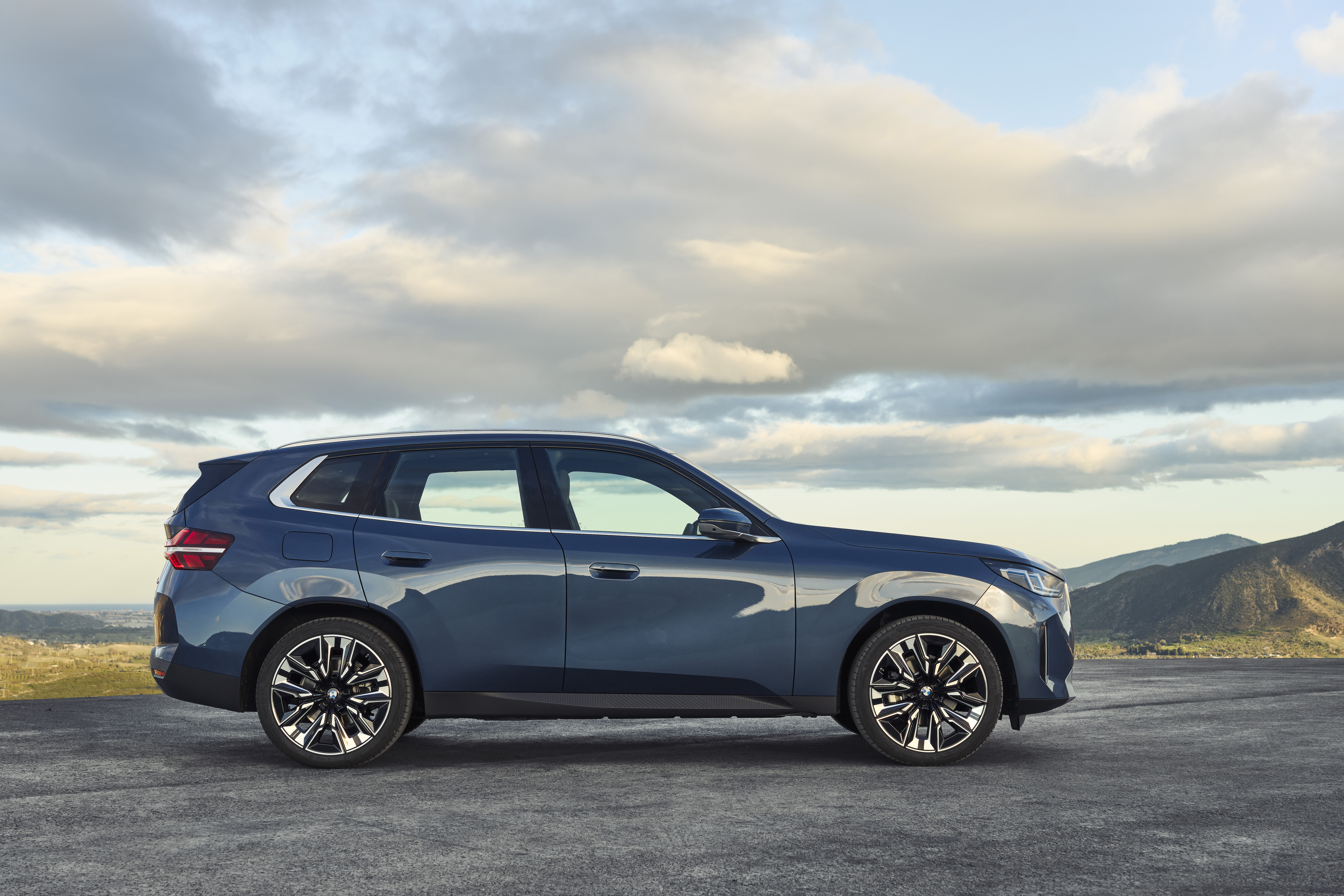 Nová genreace BMW X3 BMW  | nový model | novinka k objednání do výroby | od českého autorizovaného prodejce | online autosalon | autoibuy.com
